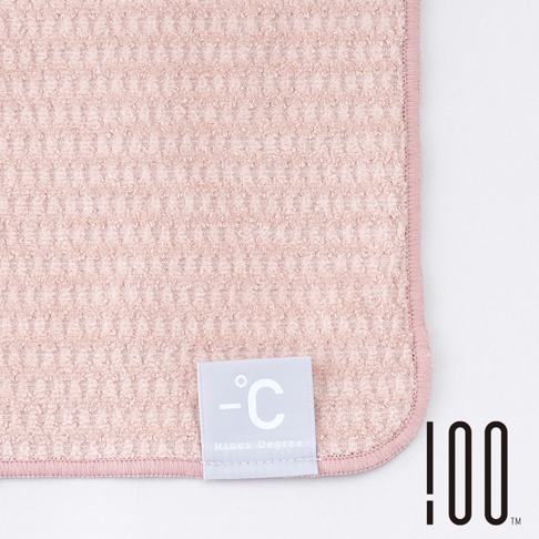 粉紅色 Minus Degree 降溫涼感手巾，材質為蜂巢織紋，邊緣有粉紅色滾邊，左下角有品牌標籤，標籤上印有「-°C」的圖示和「Minus Degree」字樣。